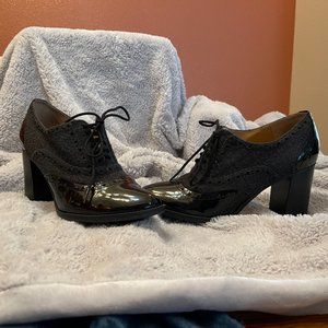 Franco Sarto Marigold Patent Leather Oxford Pump with Wool Gray Detail - Size 9